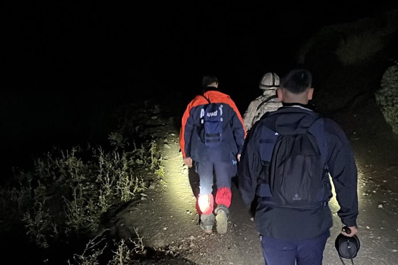 Ağrı’da mahsur kalan vatandaşlar için ekipler tarafından kurtarıldı