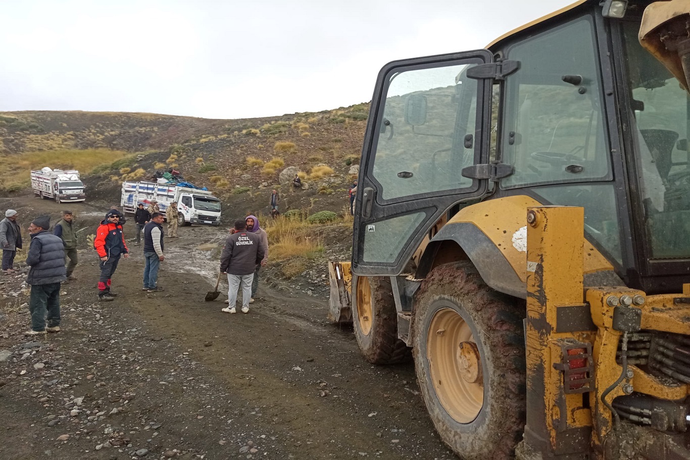 Ağrı’da mahsur kalan vatandaşlar için ekipler tarafından kurtarıldı