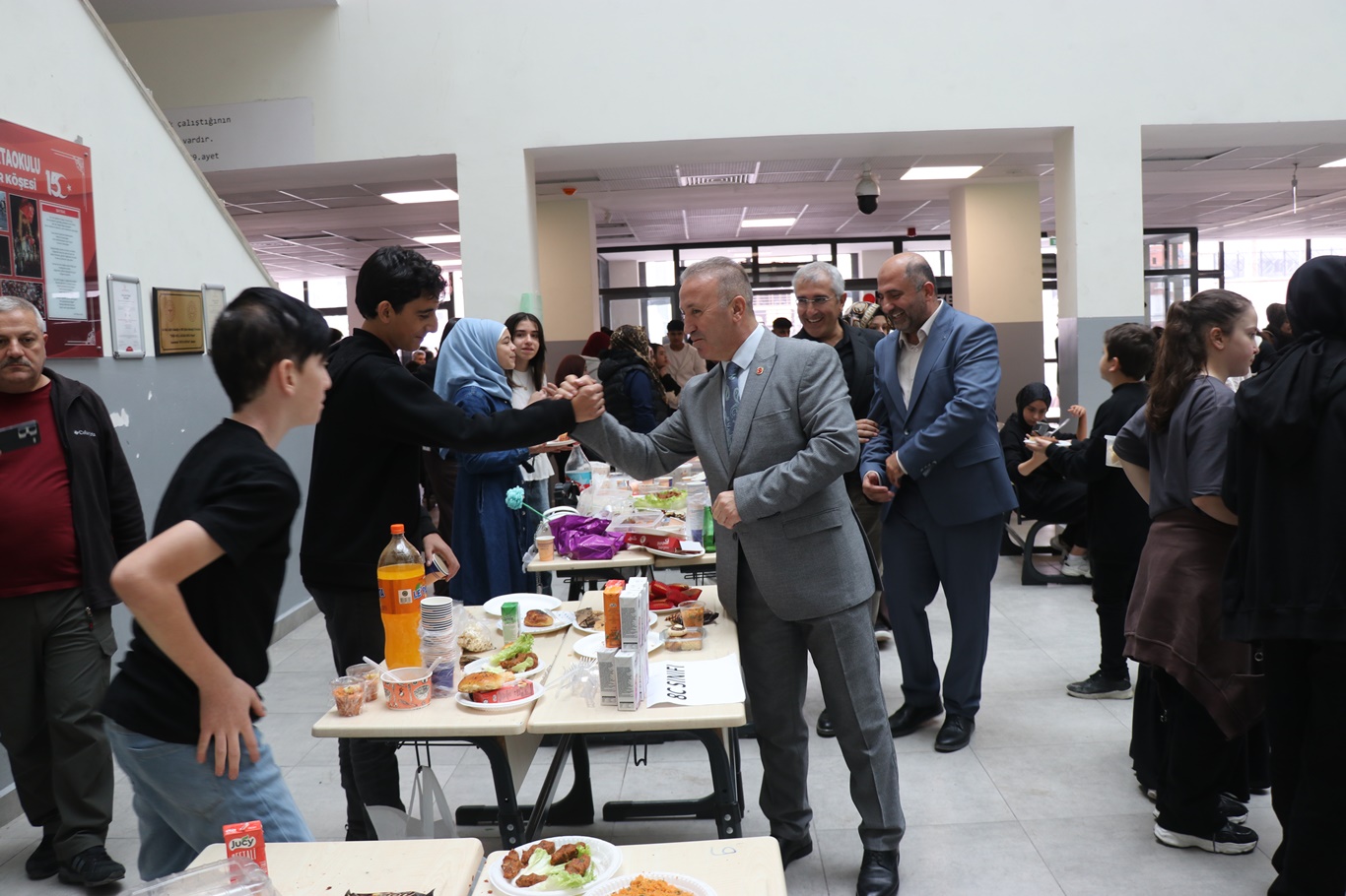 Ankara'da Gazze için öğretmen, öğrenci ve veliler seferber oldu