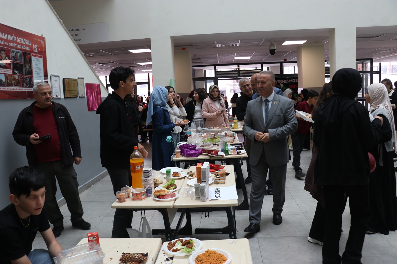 Ankara'da Gazze için öğretmen, öğrenci ve veliler seferber oldu