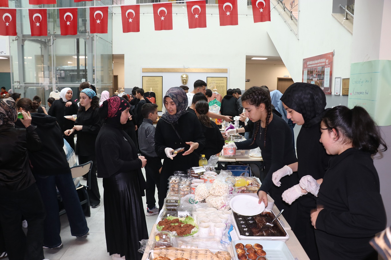 Ankara'da Gazze için öğretmen, öğrenci ve veliler seferber oldu