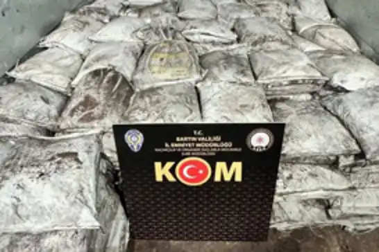 Bartın'da bir evin deposunda 8 ton titanyum ele geçirildi