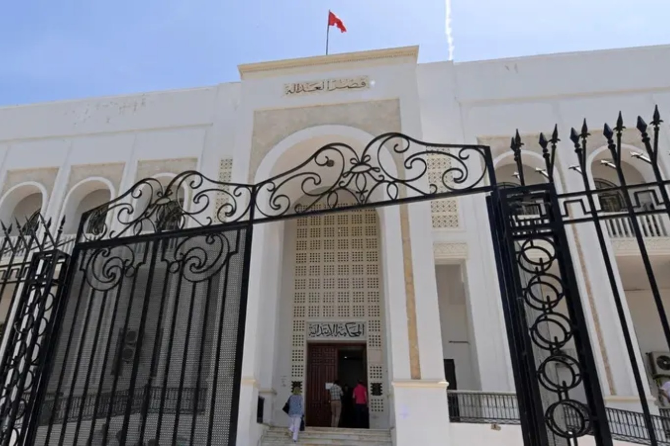 القضاء التونسي يؤيد أحكاماً بالسجن تصل إلى 45 عاماً بحق معارضين