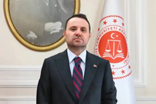 Bakan Gürlek: Kişisel verilerin yasa dışı kullanıldığı soruşturmada 31 avukat hakkında gözaltı kararı