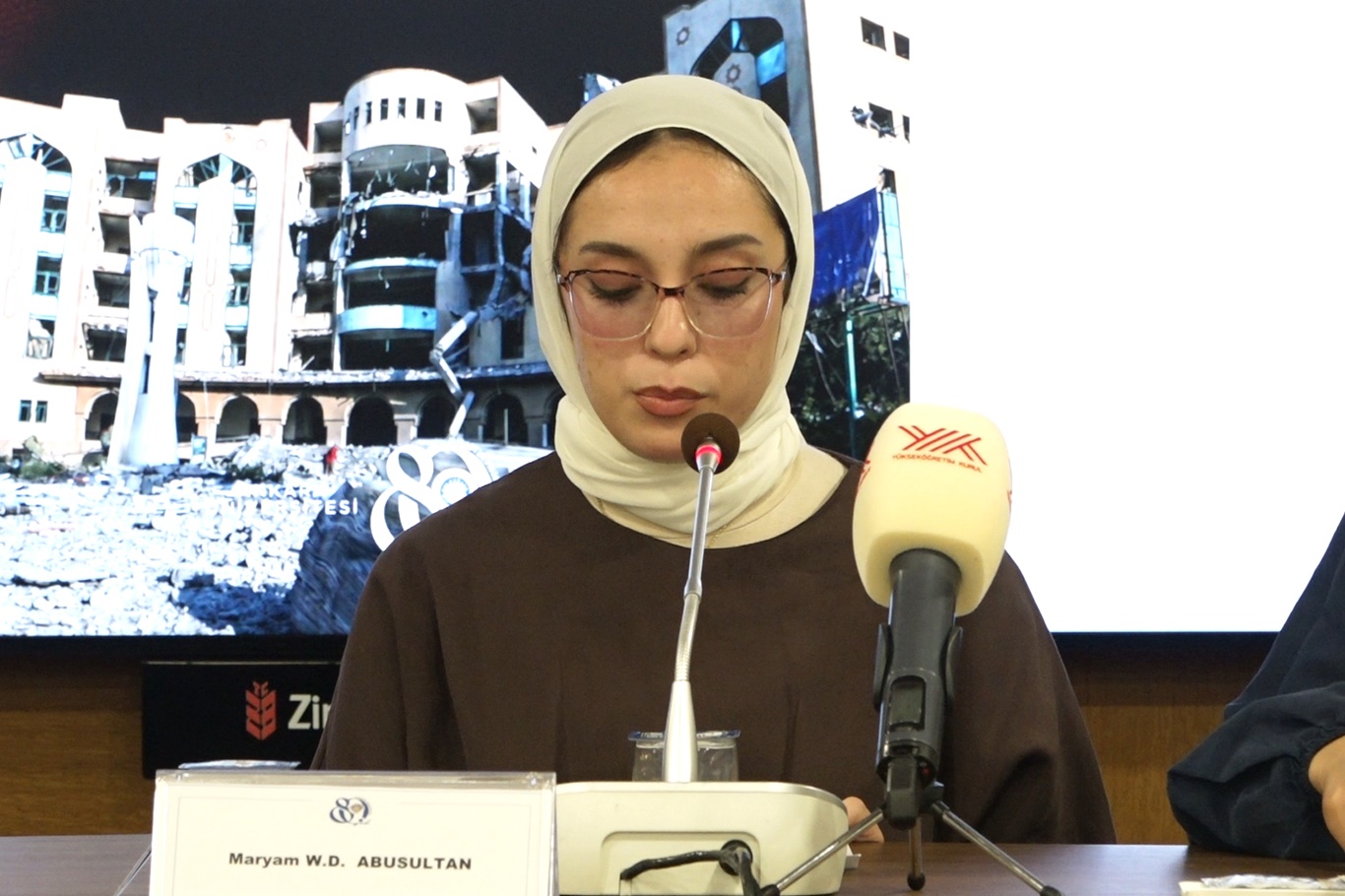  Filistinli İletişim Fakültesi öğrencisi Maryam W.D. Abusultan
