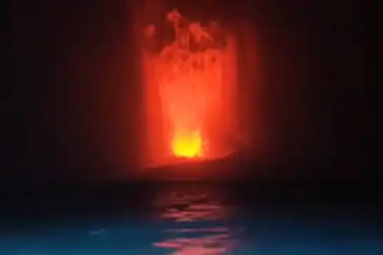 Endonezya'da Anak Krakatau Yanardağı faaliyete geçti