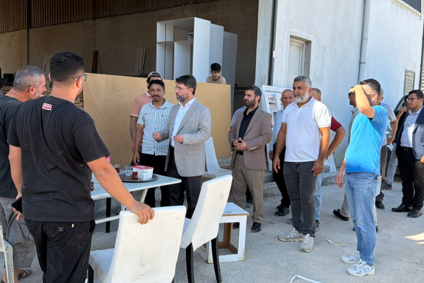 Adana'nın merkez Seyhan ilçesindeki Akkapı Sanayi Sitesi'nde faaliyet gösteren yaklaşık 300 iş yeri, imar sorunu nedeniyle uygulanan cezalar ve faaliyetlerine ilişkin yaşanan belirsizlikler nedeniyle zor günler geçiriyor.
