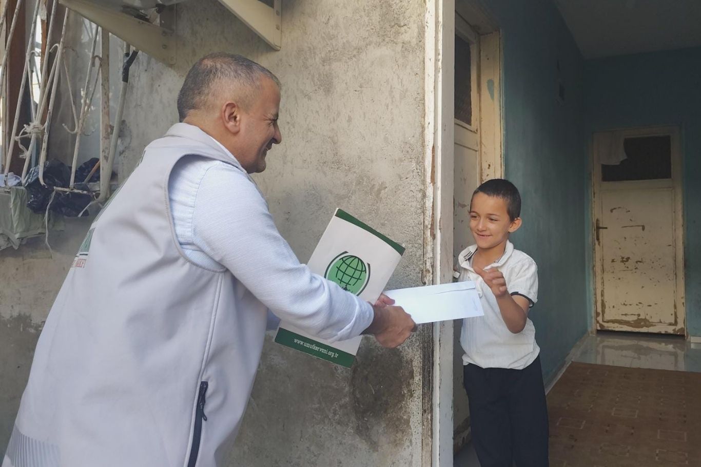 Umut Kervanından Tarsus'ta ihtiyaç sahiplerine nakdi yardım