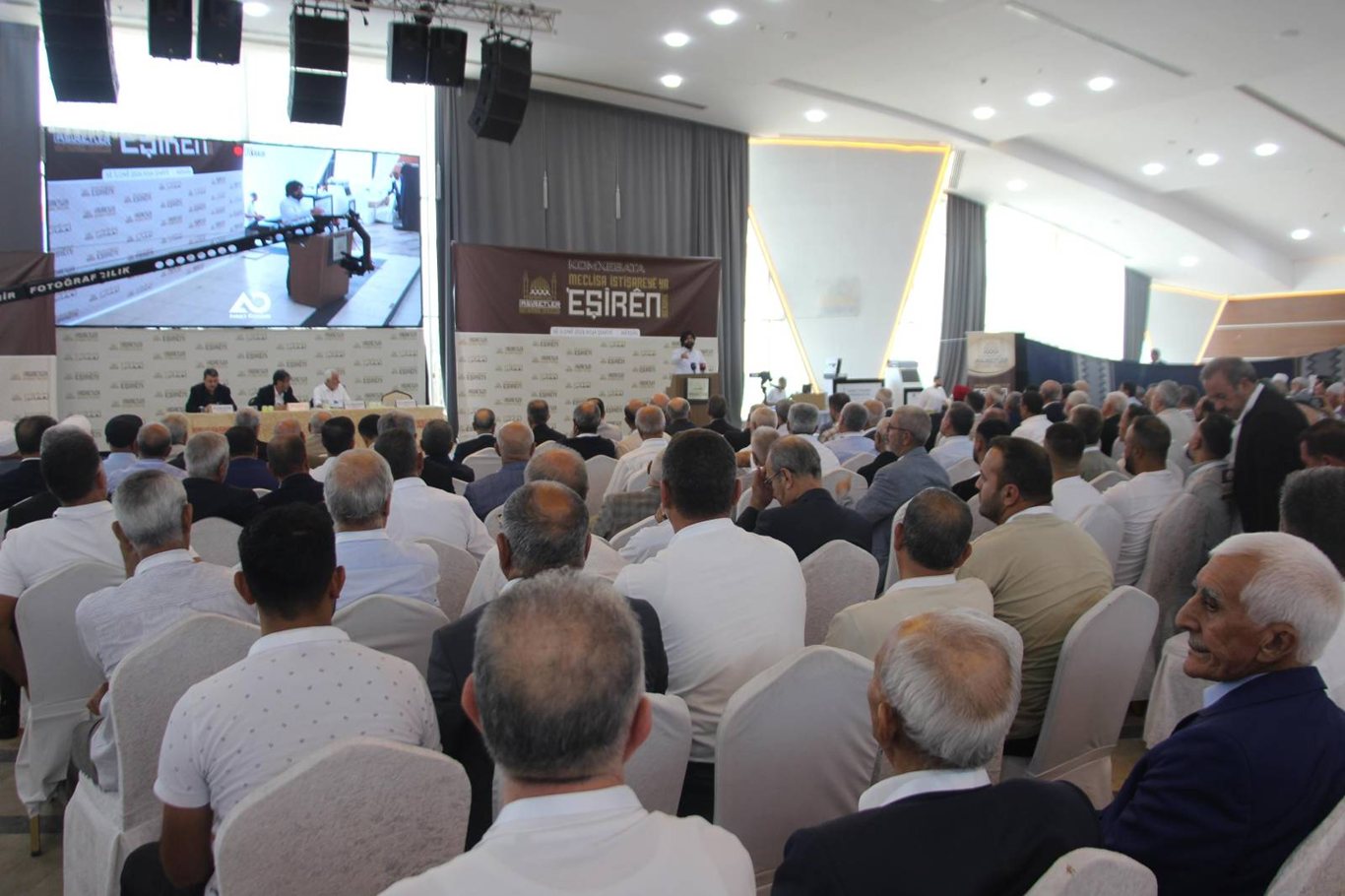 پرۆفیسۆر دکتۆر ئاتلی هۆکار و چارەسەرەکانی ئالوودەبوون بە ماددە هۆشبەرەکانی خستەڕوو