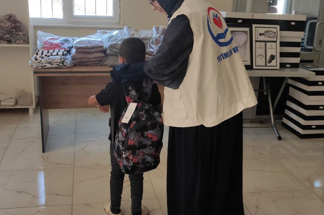  Yetimler Vakfı Van’da yetim çocuklara kırtasiye yardımında bulundu