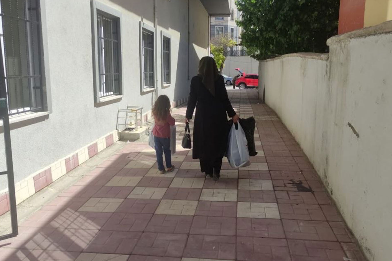  Yetimler Vakfı Van’da yetim çocuklara kırtasiye yardımında bulundu