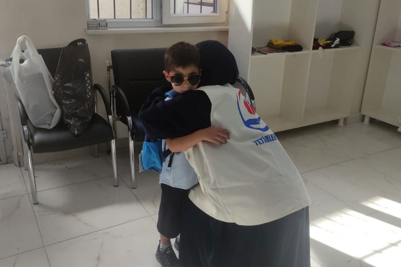  Yetimler Vakfı Van’da yetim çocuklara kırtasiye yardımında bulundu
