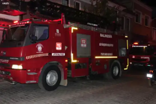 Balıkesir'de yangın: 5 iş yeri hasar gördü