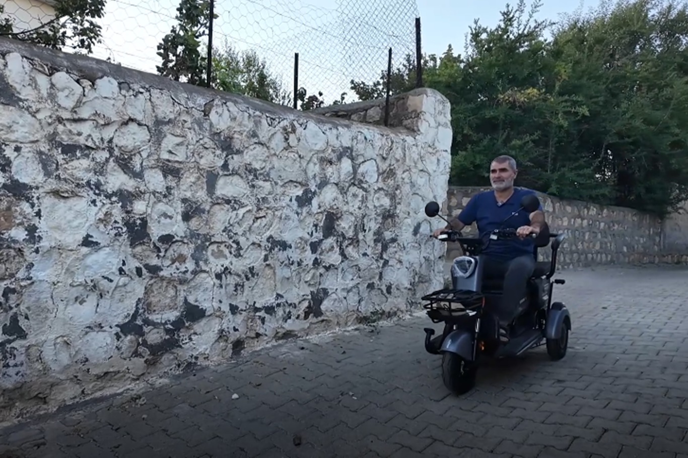 Umut Kervanı’ndan engelli vatandaşa akülü motosiklet desteği