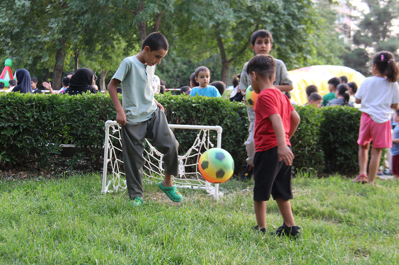 Davet ve Gençlik Hareketi'nden Bağlar'da coşkulu park etkinliği