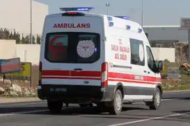 Muğla'da otomobil refüje çarptı: 2 kişi hayatını kaybetti
