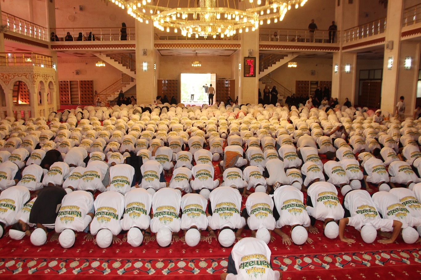 Namaz programına katılan çocuklar: Namaz kılmak çok güzel bir duygu, insanı ferahlatır