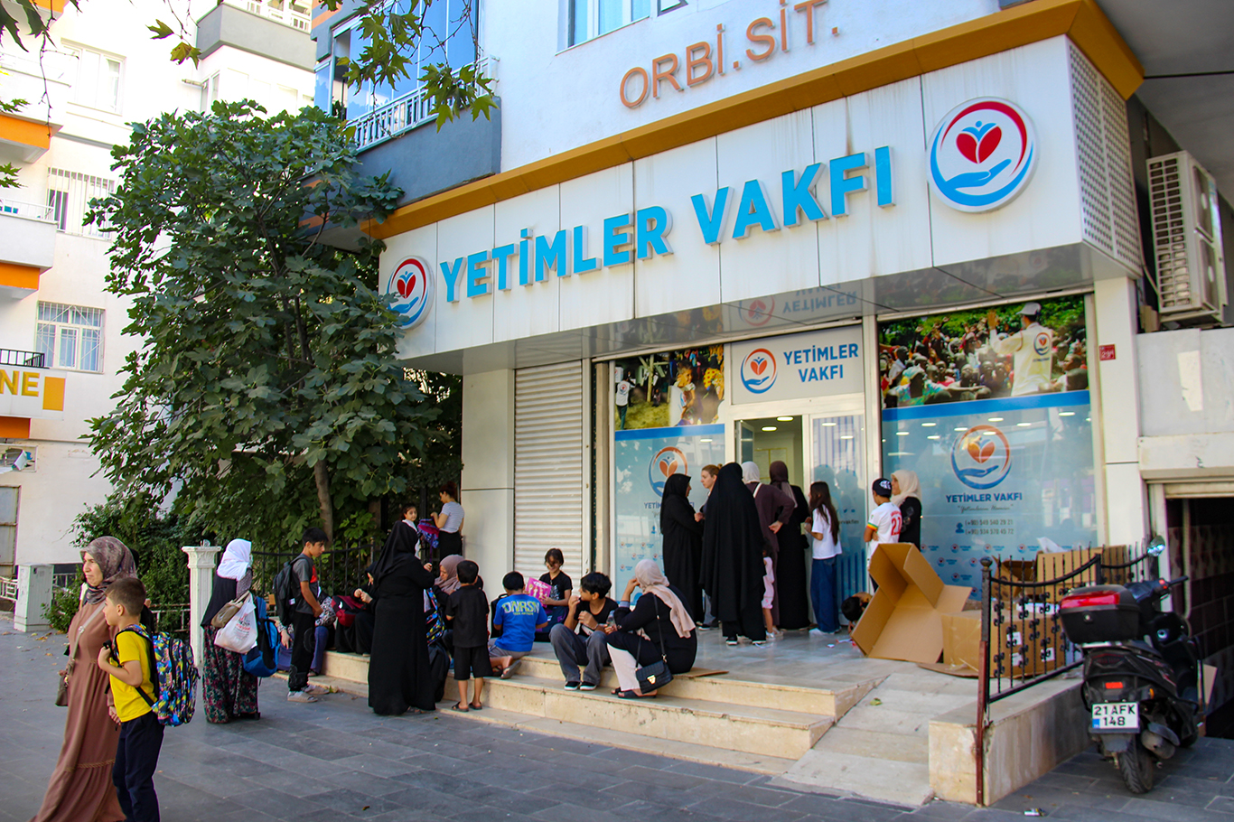 Yetimler Vakfı’ndan yüzlerce yetim öğrenciye kırtasiye desteği