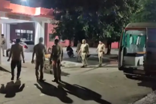 Hindistan'da yolcu taşıyan kamyonet devrildi: 12 ölü, 22 yaralı