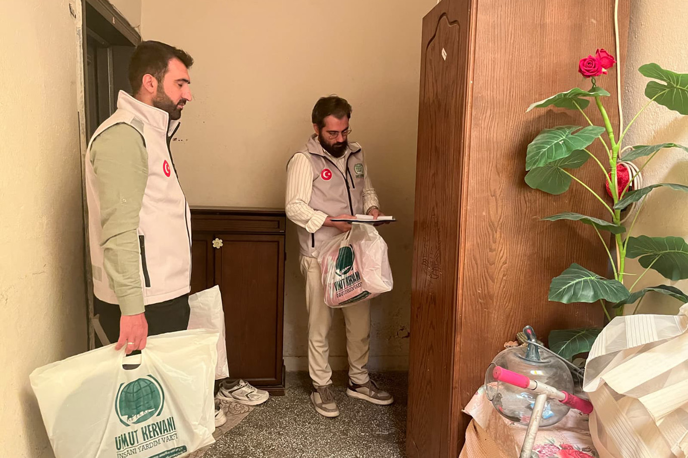 Umut Kervanı'ndan Eskişehir'de öğrencilere kırtasiye desteği