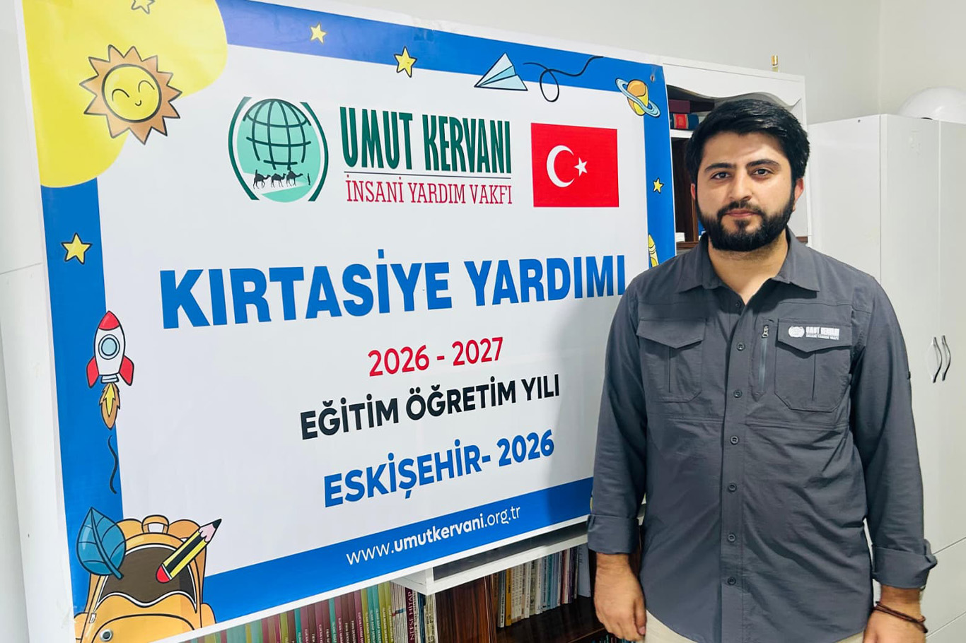 Umut Kervanı'ndan Eskişehir'de öğrencilere kırtasiye desteği