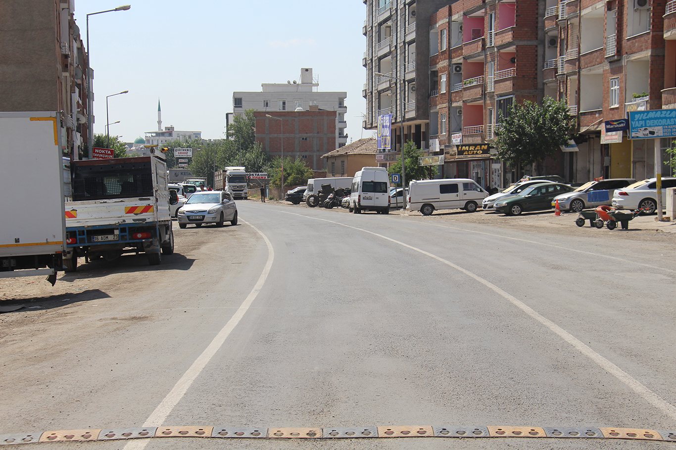 Bismil'de yıllardır değişmeyen çile: 1,5 kilometrelik caddede kaldırım yok
