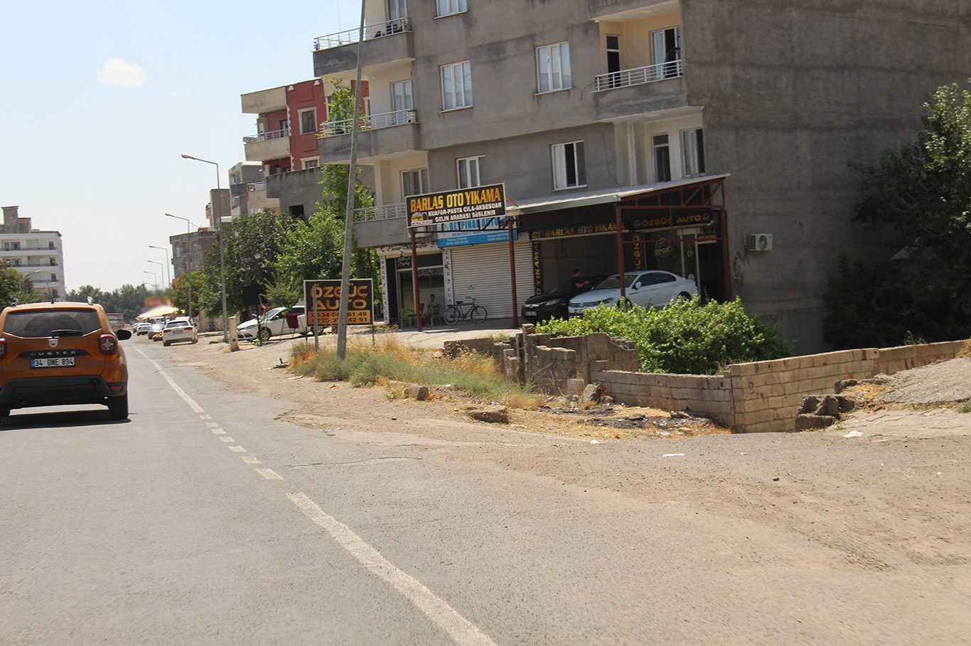 Bismil'de yıllardır değişmeyen çile: 1,5 kilometrelik caddede kaldırım yok