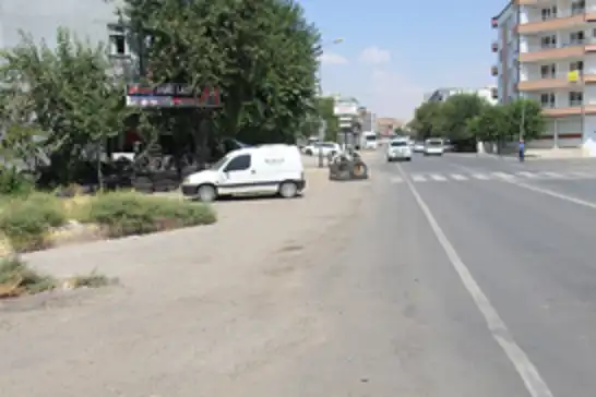 Bismil'de yıllardır değişmeyen çile: 1,5 kilometrelik caddede kaldırım yok