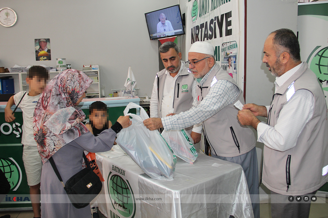 Hope Caravan Association supports 450 needy families in Batman ahead of new school year