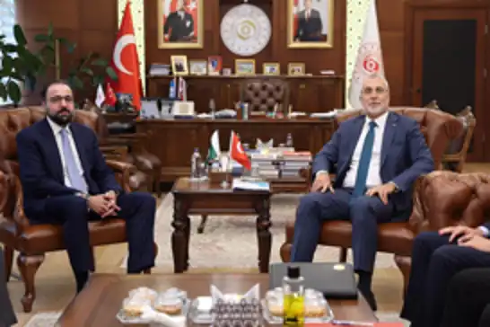 تركيا وباكستان تبحثان تعزيز التعاون في مجالات العمل والموارد البشرية