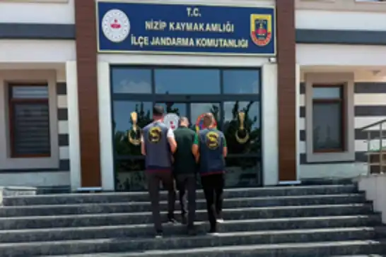 Gaziantep'te 10 yıl kesinleşmiş hapis cezasıyla aranan 2 şahıs yakalandı