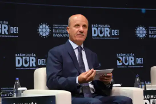 YÖK Başkanı Özvar: Gençlerimize yalnızca "Uzak durun" veya "Yasak" demekle yetinmemeliyiz