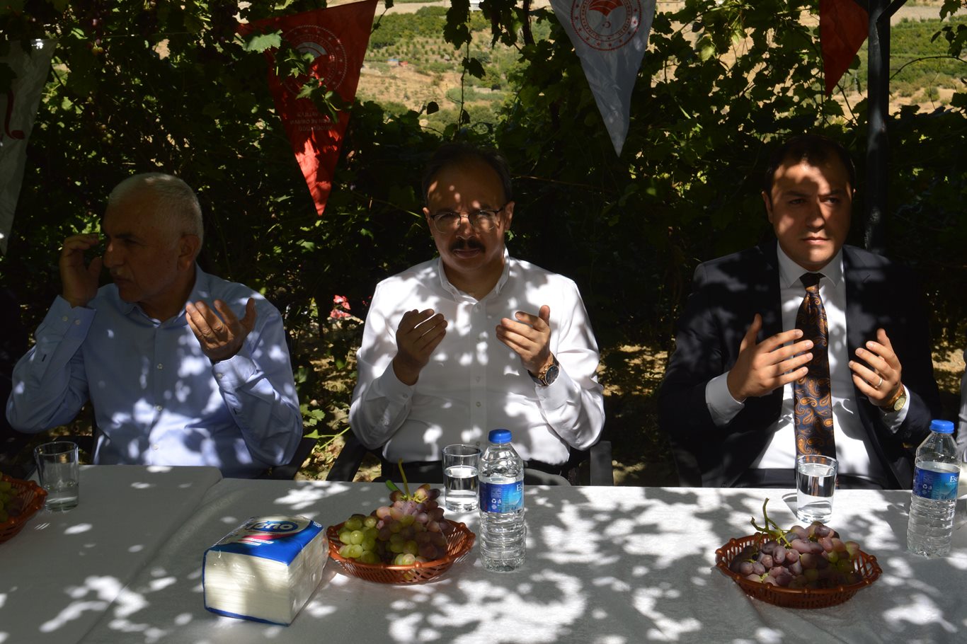 Siirt’te üzüm hasadı başladı: Üreticiler sulama ve fiyat sorununa dikkat çekti