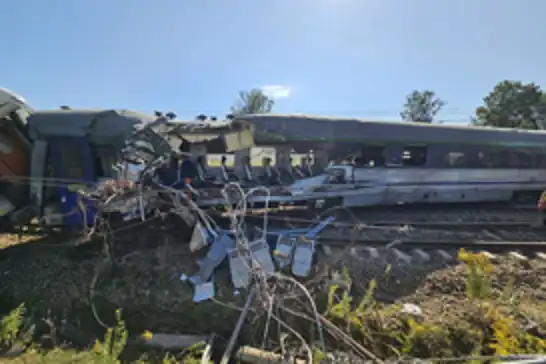 Polonya'da tren raydan çıktı: Bir ölü 19 yaralı