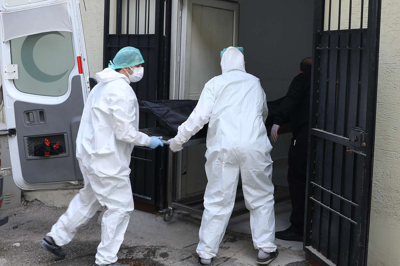 Gaziantep’teki hastane yangınında hayatını kaybedenlerin sayısı 13’e yükseldi