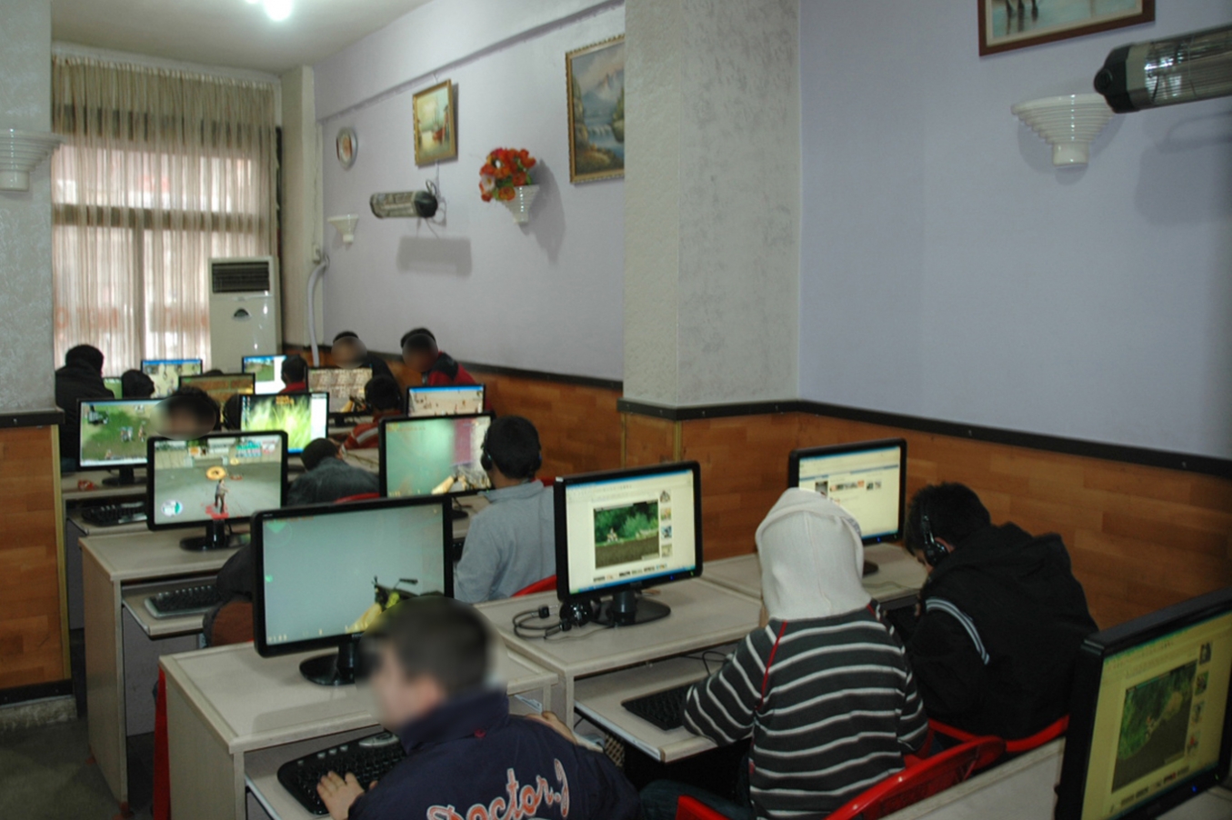 İnternet kafeler gençleri tehdit ediyor