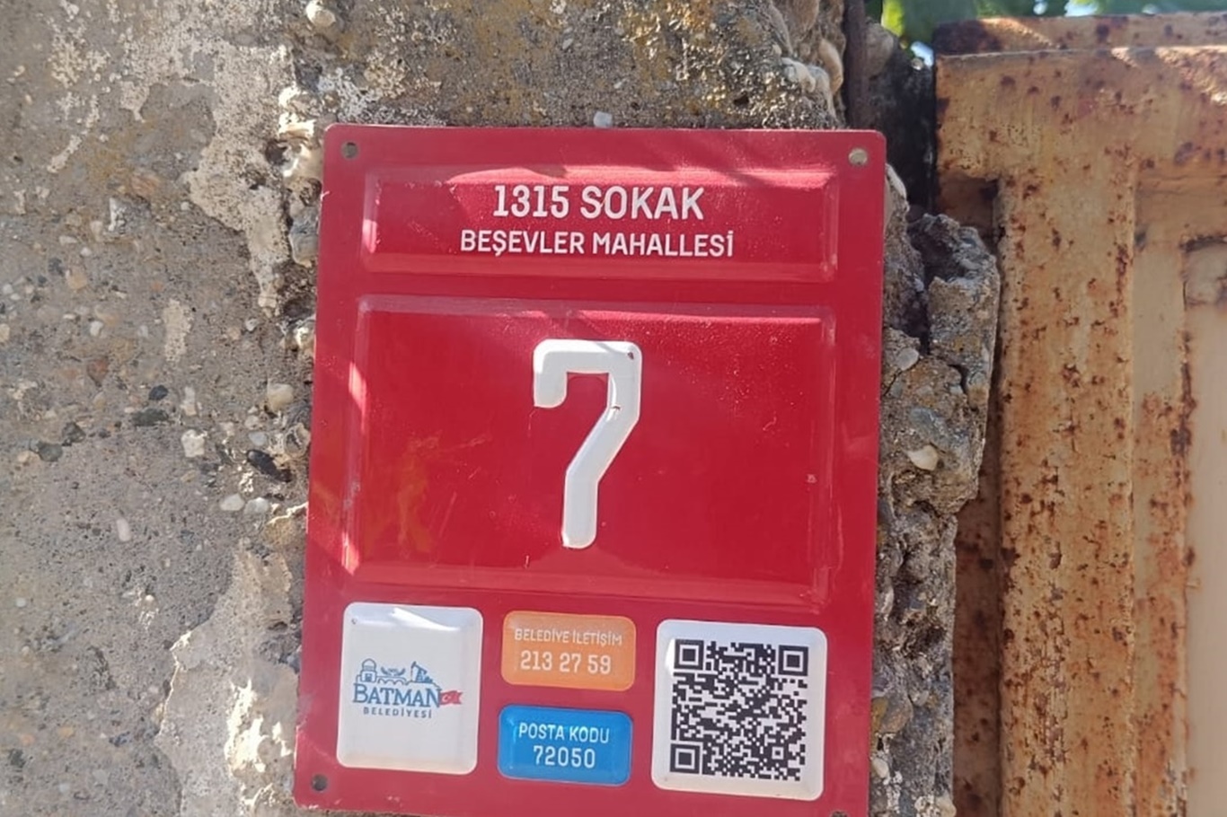 Su kaçağı haftalardır devam ediyor, mahalleli çözüm bekliyor
